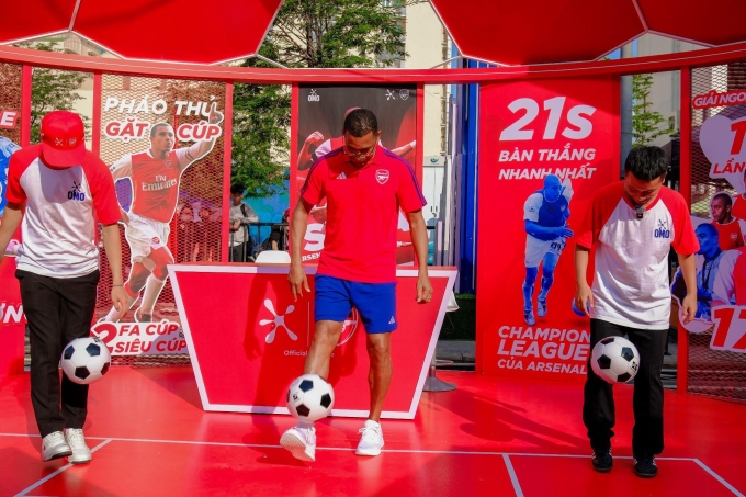 Danh thủ Gilberto Silva tại sự kiện ở TP HCM ngày 2/8.