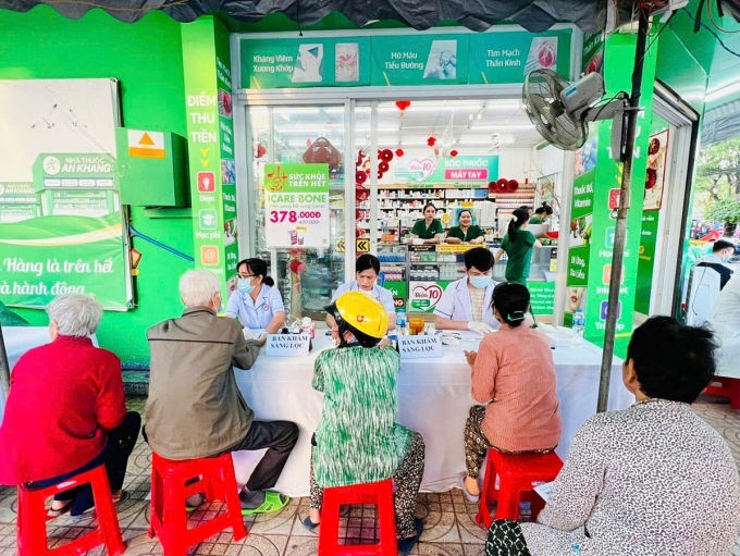 Hoạt động tư vấn sức khỏe miễn phí cho cộng đồng.