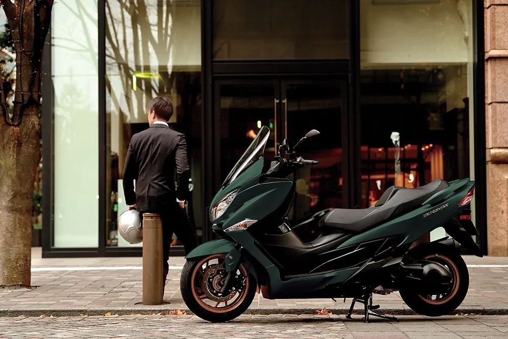 Mẫu xe tay ga mới của Suzuki gây ấn tượng ngay từ cái nhìn đầu tiên - Ảnh 1.