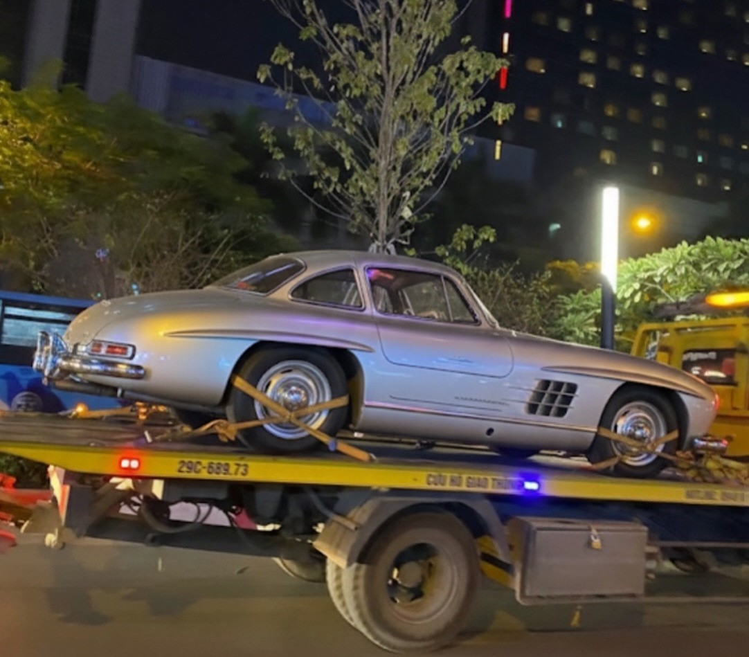 Siêu phẩm Mercedes-Benz 300 SL triệu đô gây sốt khi xuất hiện tại Việt Nam - Ảnh 2.