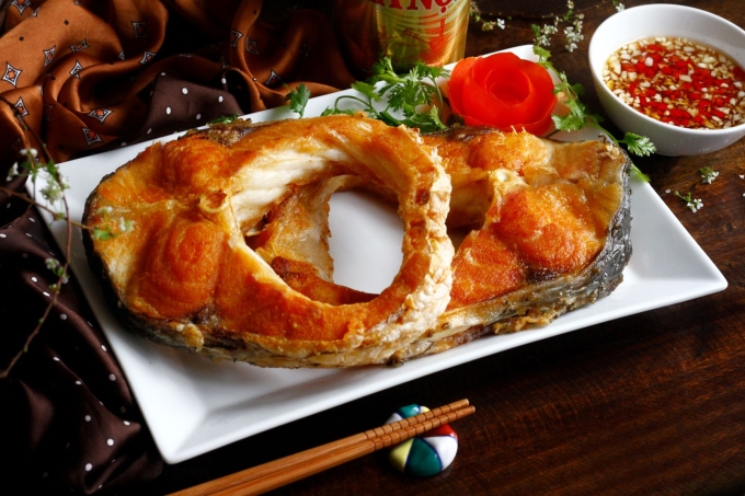Cá rán nếu đậy kín sau khi nấu sẽ mềm ỉu, có mùi tanh.