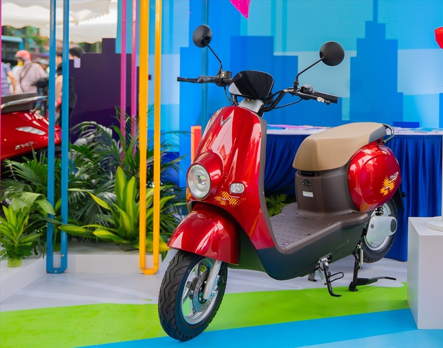 Khám Phá Giá Xe Máy Điện Hấp Dẫn: Từ 10 Triệu Đến Hơn 28 Triệu Với Quãng Đường 200 Km/Sạc - Ảnh 2.