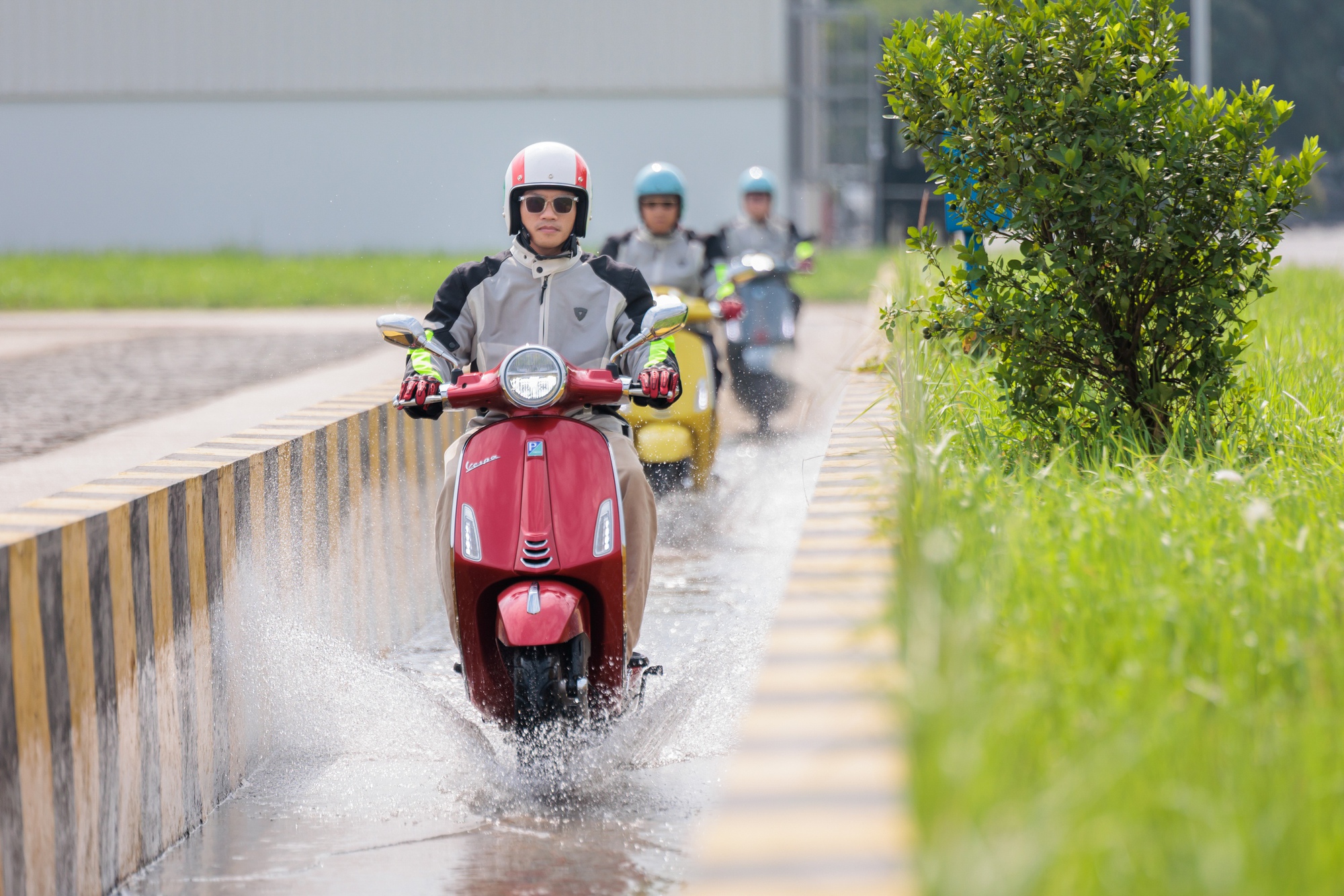Ghé thăm nhà máy Piaggio top đầu thế giới, trải nghiệm xe: Vespa Primavera êm ái cho phái nữ, Sprint bốc mạnh cho người mê thể thao- Ảnh 17.