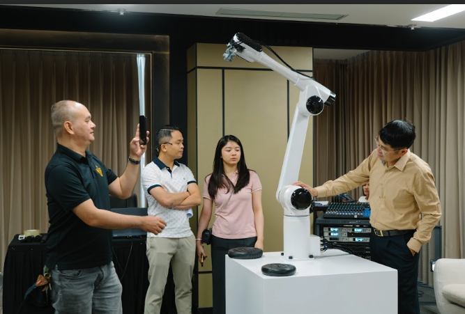 Cánh tay robot 6 bậc tự do sản xuất tại Việt Nam với giá 55 triệu đồng - Ảnh 3.