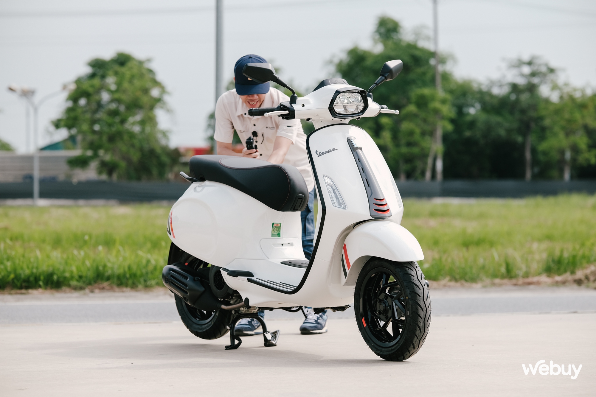 Ghé thăm nhà máy Piaggio top đầu thế giới, trải nghiệm xe: Vespa Primavera êm ái cho phái nữ, Sprint bốc mạnh cho người mê thể thao- Ảnh 8.