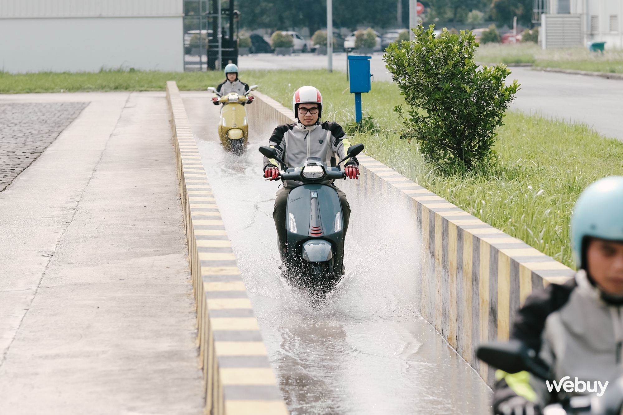 Ghé thăm nhà máy Piaggio top đầu thế giới, trải nghiệm xe: Vespa Primavera êm ái cho phái nữ, Sprint bốc mạnh cho người mê thể thao- Ảnh 20.