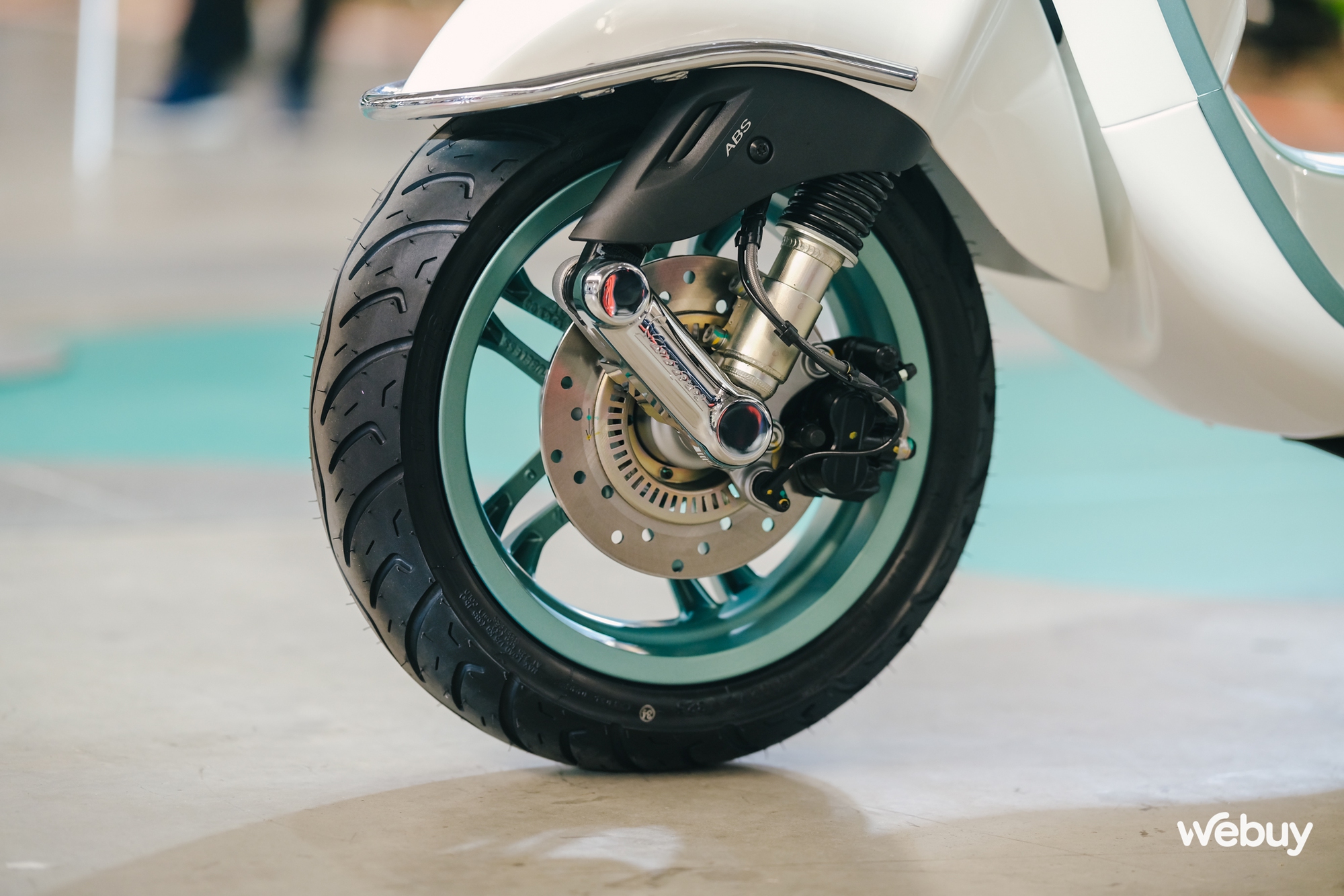 Vespa Primavera & Sprint 2025 chính thức ra mắt tại Việt Nam: Di sản gần 80 năm kết hợp với công nghệ đỉnh cao, chuẩn Vibe Gen Z!- Ảnh 13.
