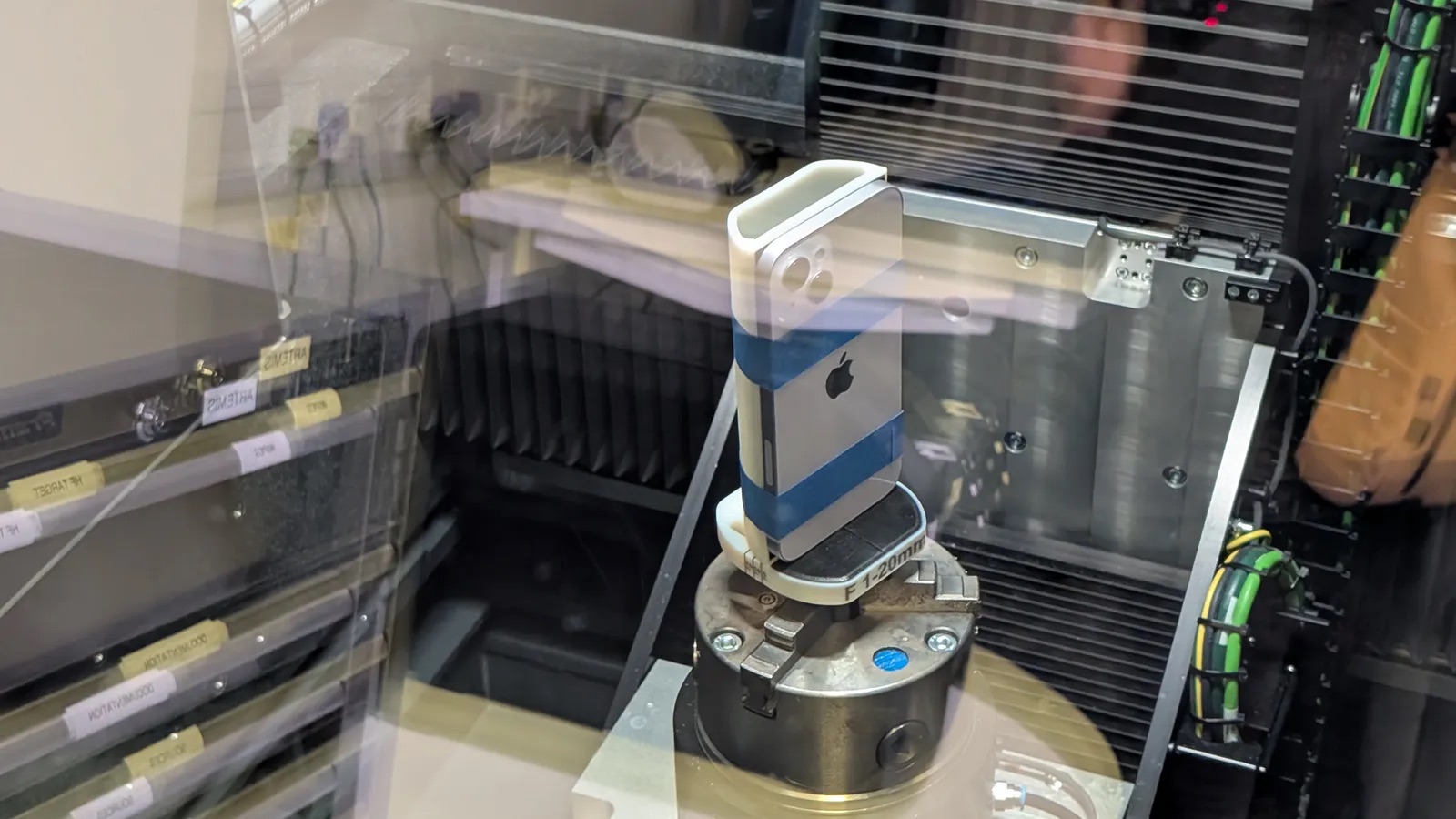 Khám Phá Trung Tâm Nghiên Cứu Bí Mật Của Apple Tại Ireland- Ảnh 2.
