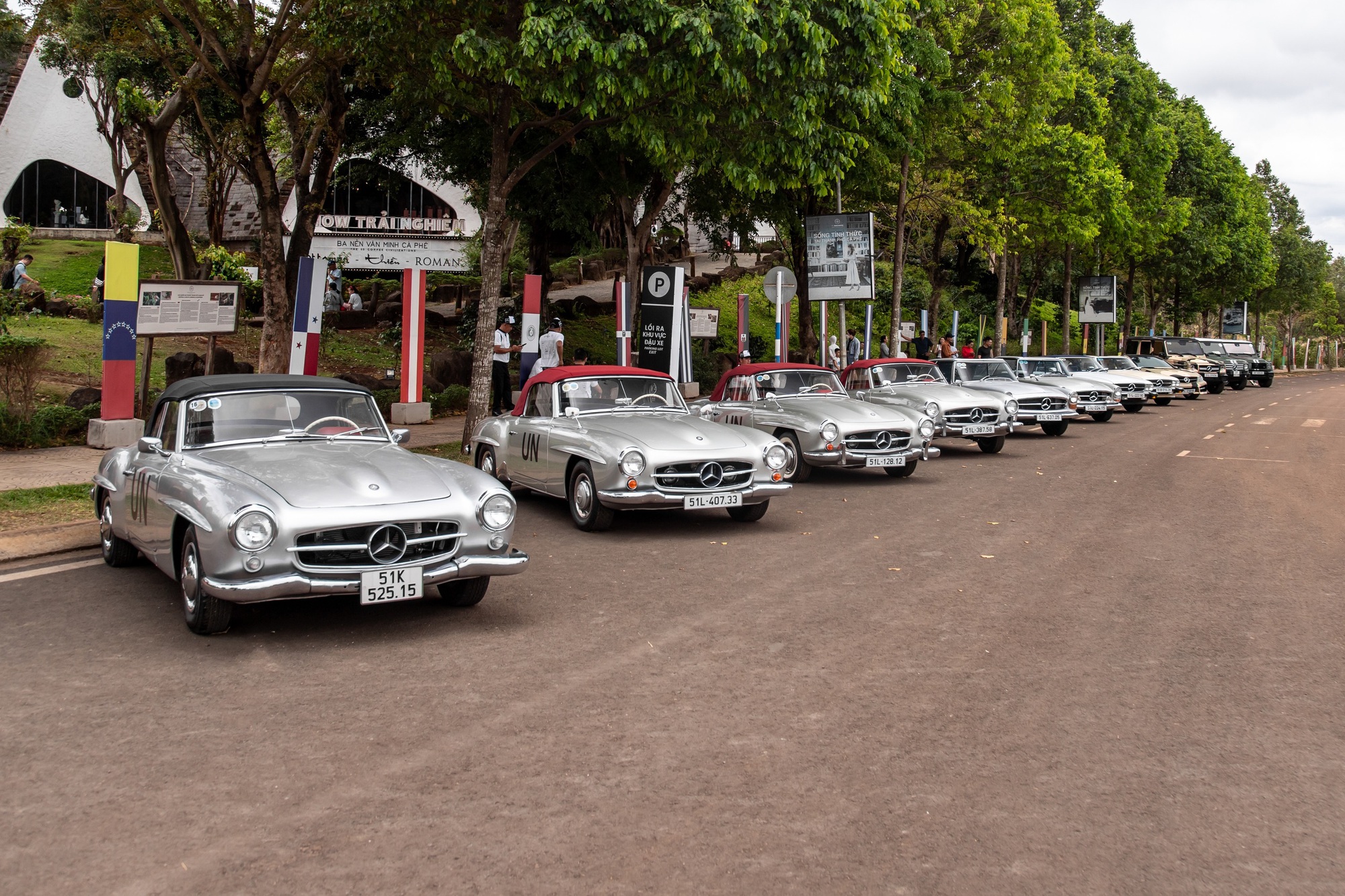 Siêu phẩm Mercedes-Benz 300 SL triệu đô gây sốt khi xuất hiện tại Việt Nam - Ảnh 5.