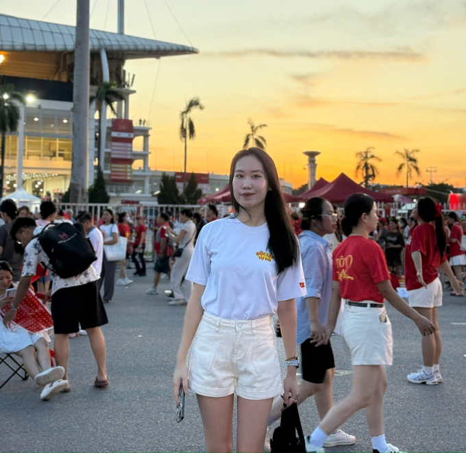 Trịnh Phương, 27 tuổi, ở Hà Nội không bỏ lỡ một sự kiện nào trước thềm Đại lễ 80 năm Quốc khánh. Ảnh: Nhân vật cung cấp