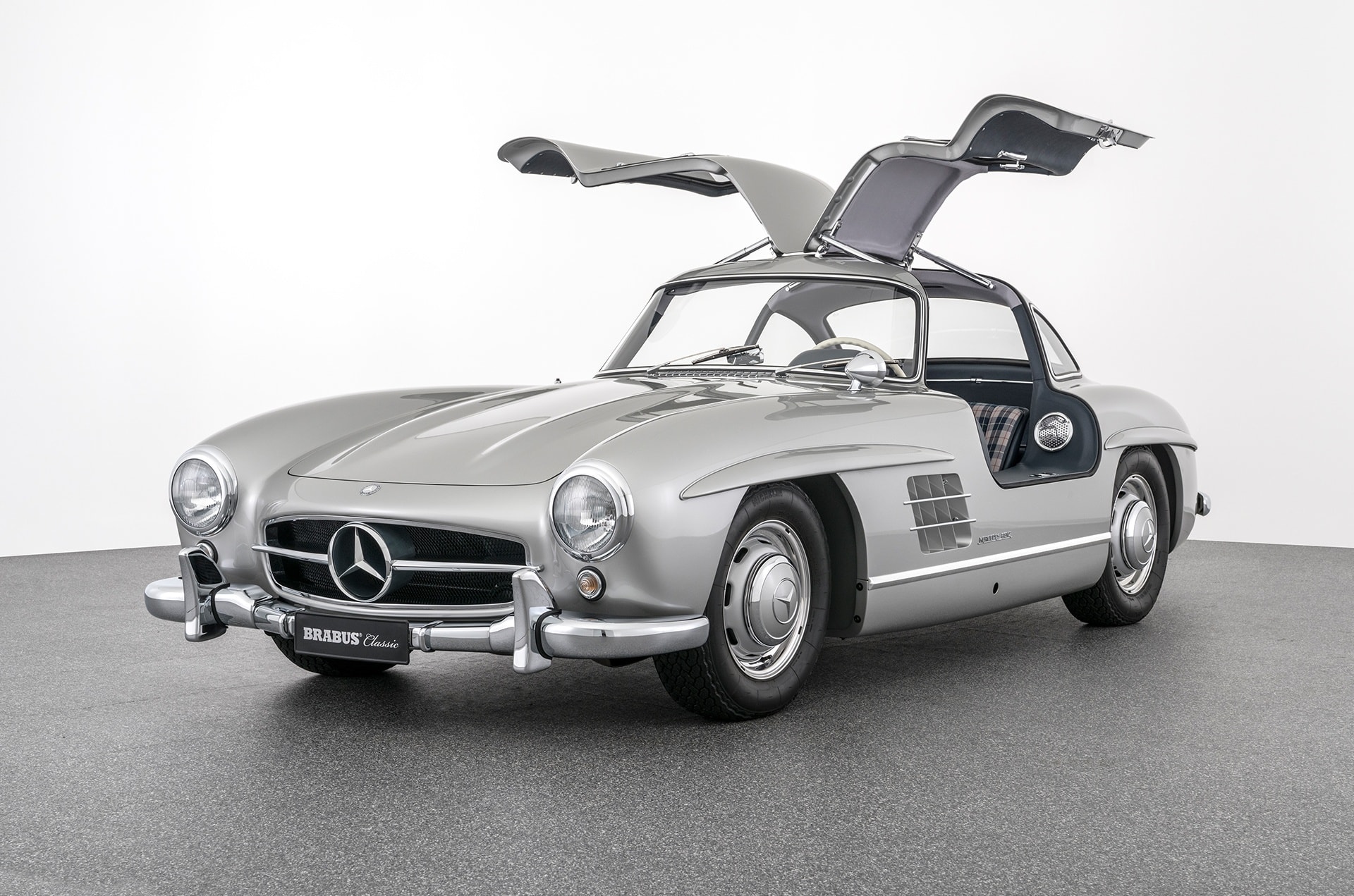 Siêu phẩm Mercedes-Benz 300 SL triệu đô gây sốt khi xuất hiện tại Việt Nam - Ảnh 11.