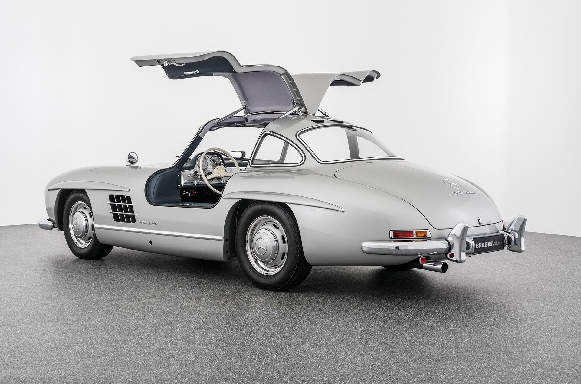 Siêu phẩm Mercedes-Benz 300 SL triệu đô gây sốt khi xuất hiện tại Việt Nam - Ảnh 13.