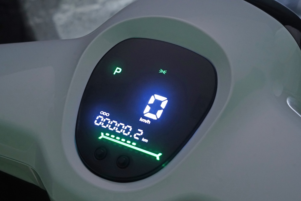 Xe máy điện phong cách cổ điển: Quãng đường 105 km/lần sạc, có thể lắp thêm pin, giá 43 triệu đồng- Ảnh 8.