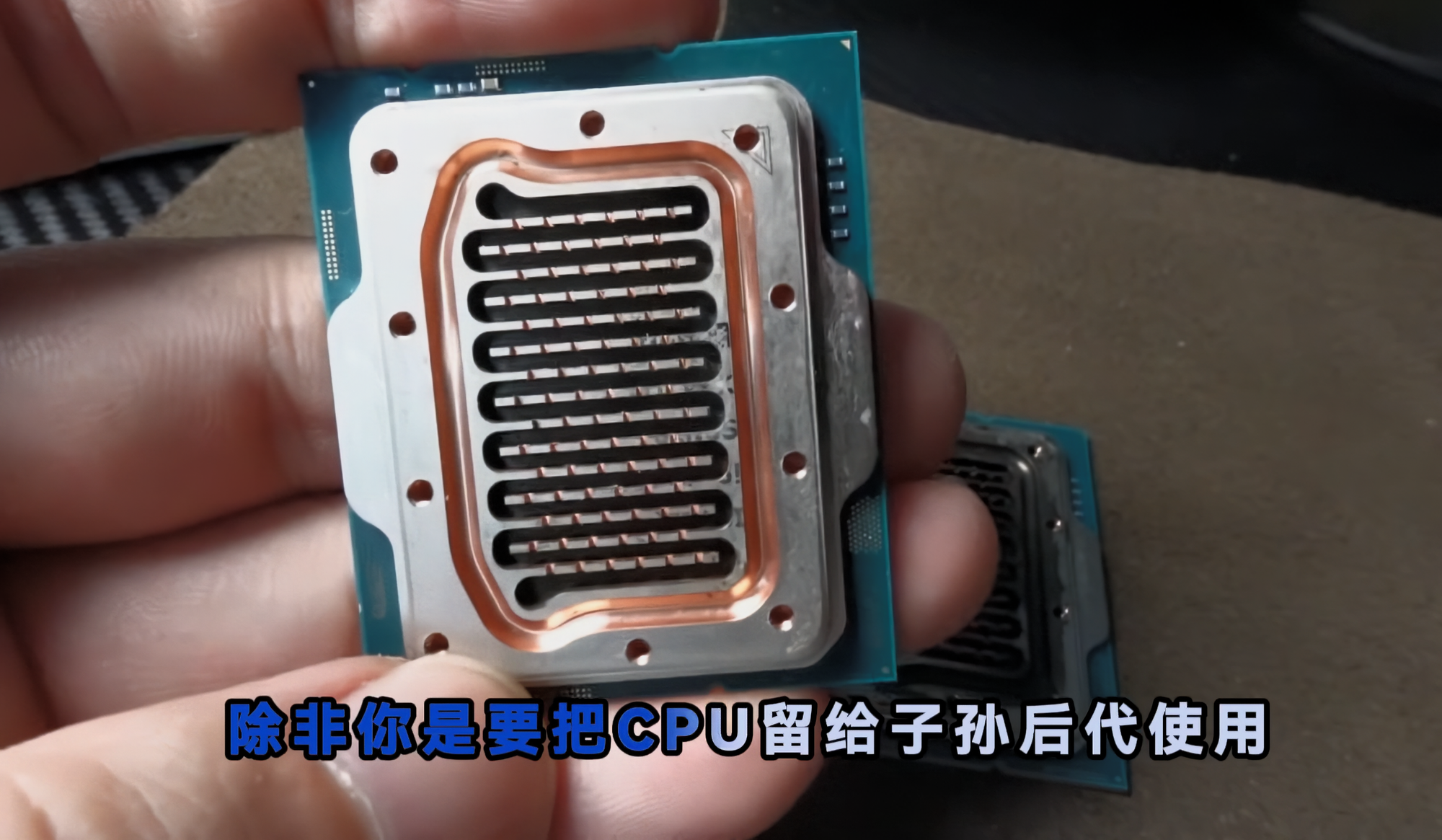 Sáng tạo từ Trung Quốc: Hệ thống tản nhiệt nước tích hợp trên nắp CPU, hiệu suất vượt trội - Ảnh 1.
