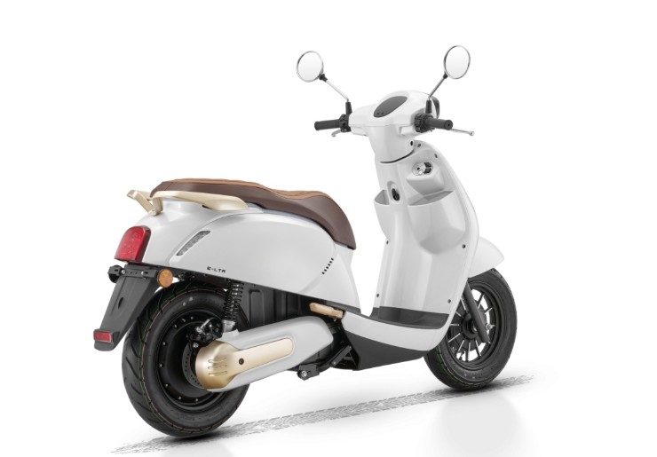 Xe máy điện phong cách cổ điển: Quãng đường 105 km/lần sạc, có thể lắp thêm pin, giá 43 triệu đồng- Ảnh 2.