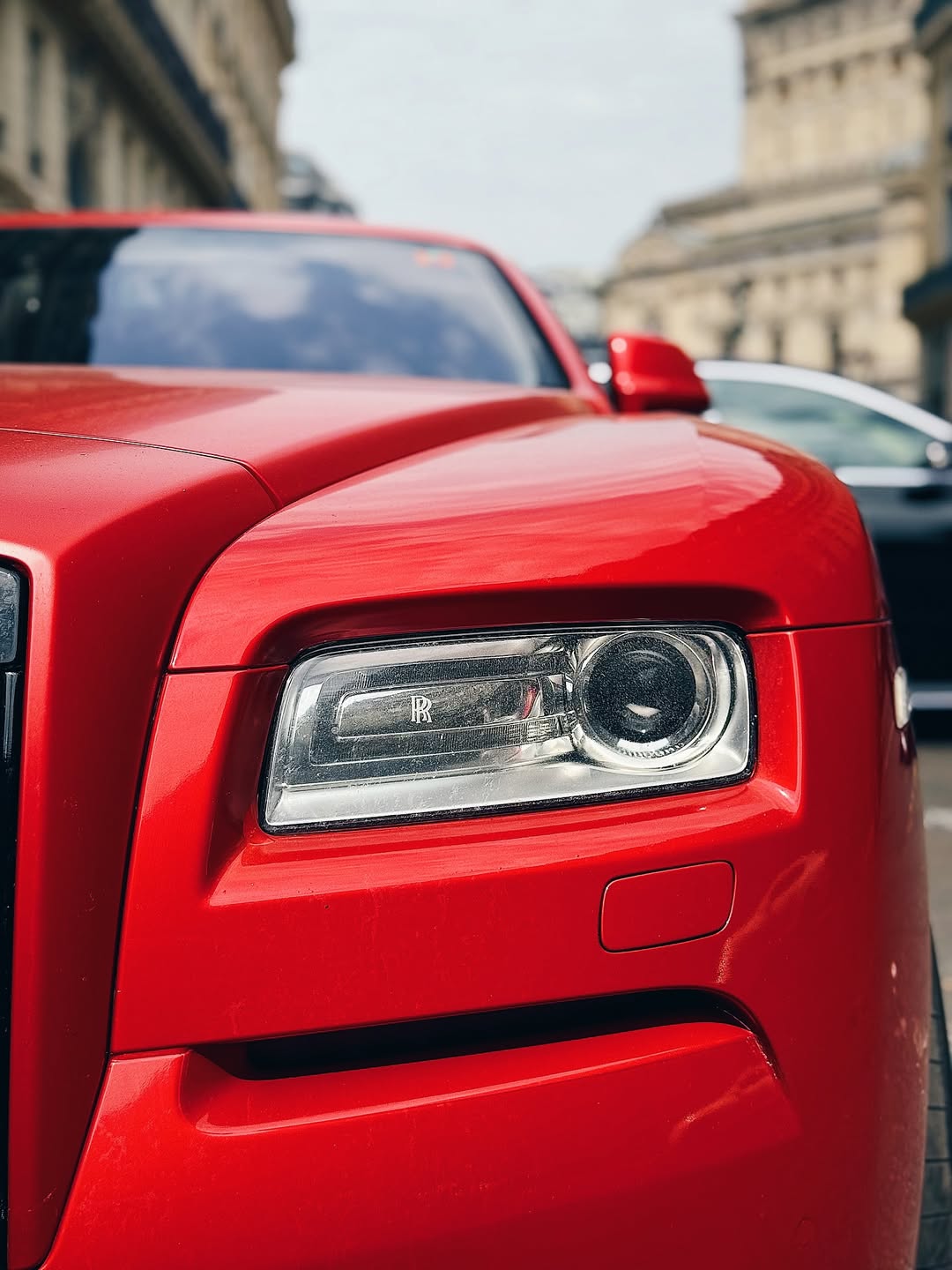 Chiếc xe Rolls-Royce mang màu cờ Việt Nam gây sốt tại châu Âu với 20.000 lượt tương tác - Ảnh 8.