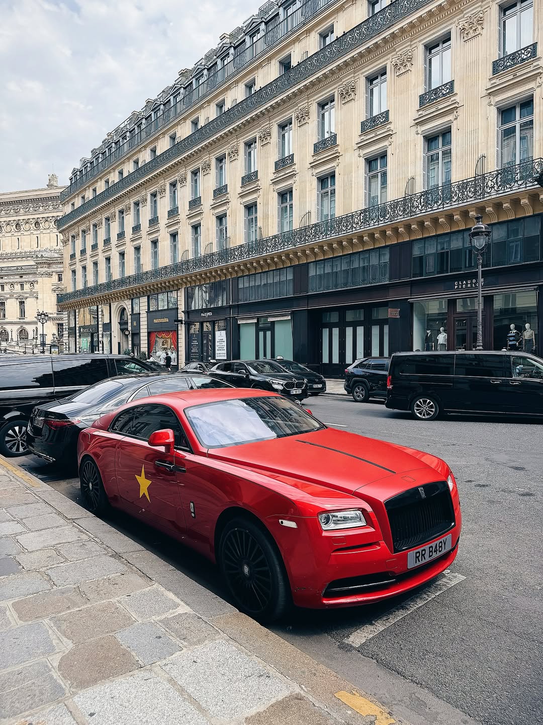 Chiếc xe Rolls-Royce mang màu cờ Việt Nam gây sốt tại châu Âu với 20.000 lượt tương tác - Ảnh 5.