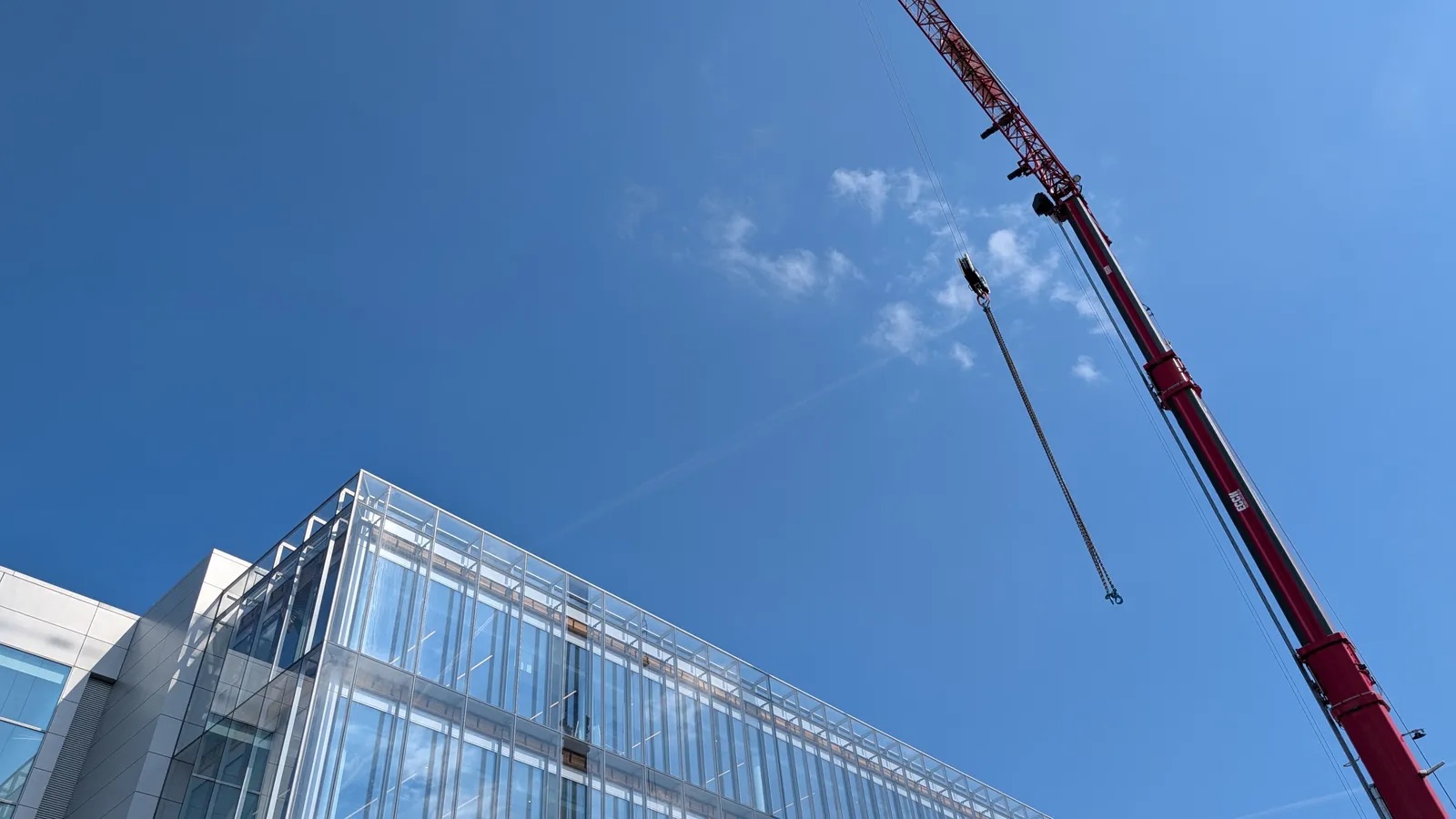Khám Phá Trung Tâm Nghiên Cứu Bí Mật Của Apple Tại Ireland- Ảnh 1.