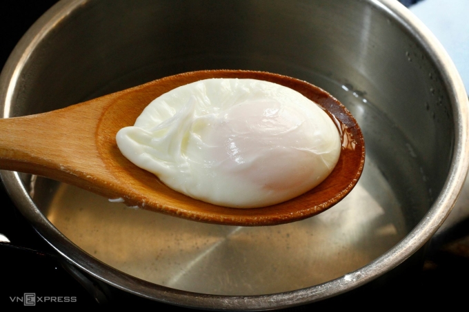 Cách làm trứng chần hoàn hảo và hấp dẫn - 1